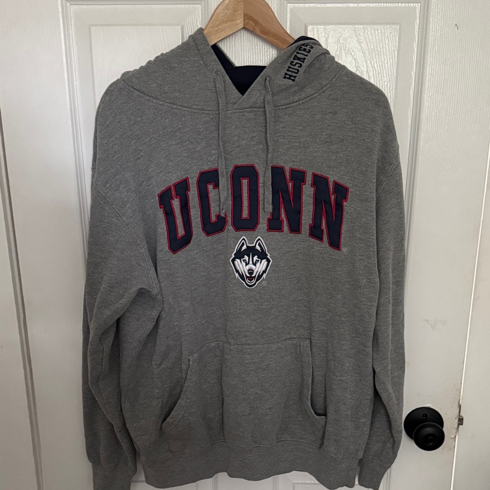 Men's Colosseum Heather Gray UConn Huskies Arch & Logo 3.0 Pullover Hoodie Large